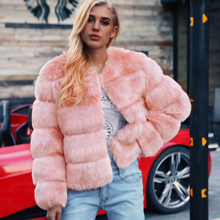 Ladies trendy faux fur jacket with voluminous sleeves and a luxurious cut Lune London