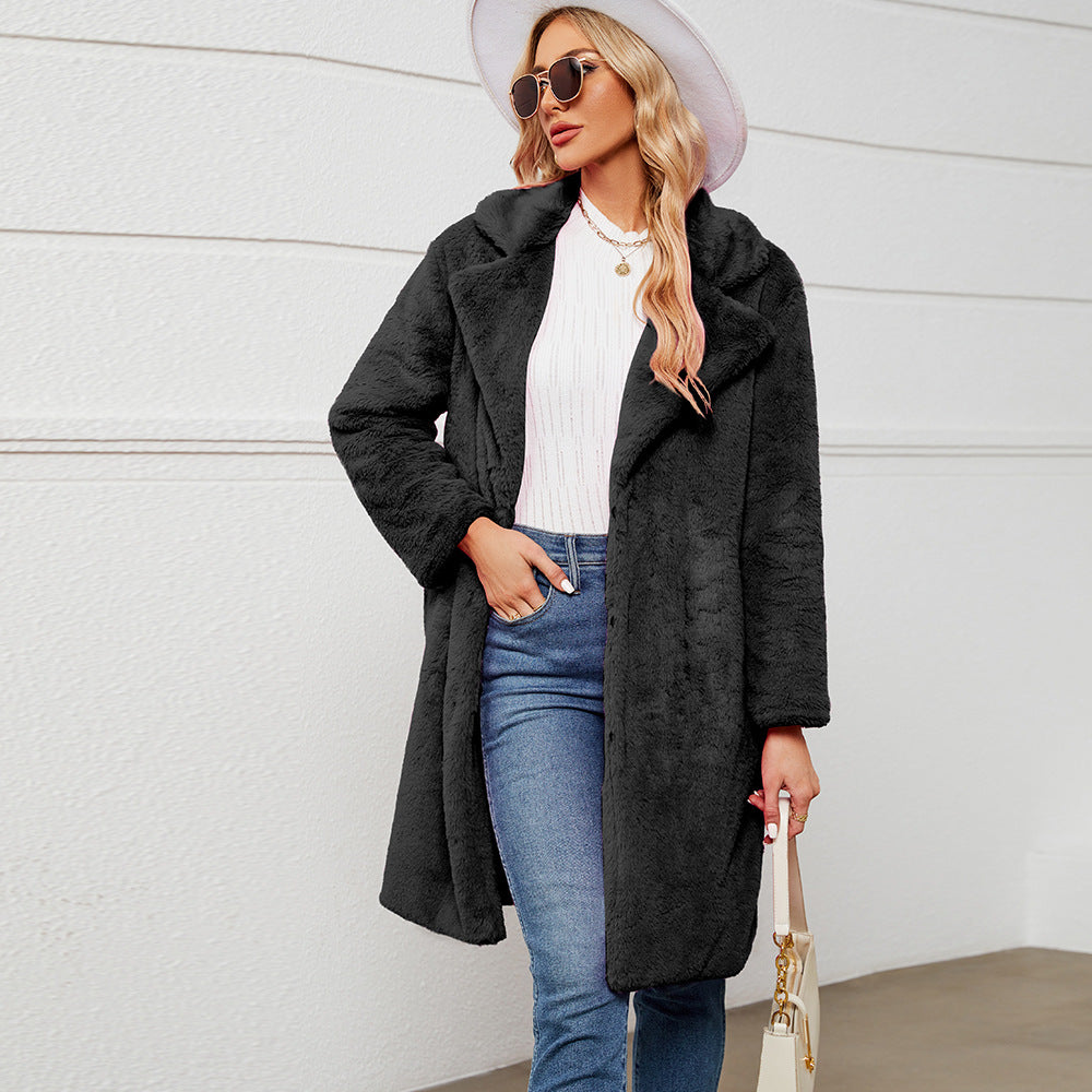 Cozy faux fur coat for women with a trendy cut and a large collar Lune London