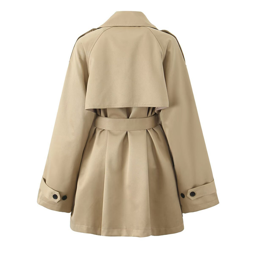 Ladies' trench coat with a modern cut and practical pockets Lune London