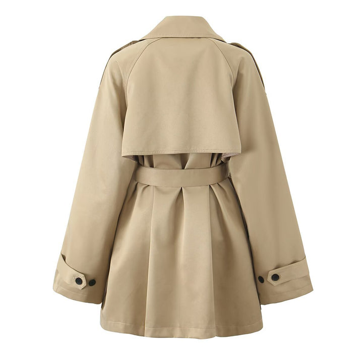 Ladies' trench coat with a modern cut and practical pockets Lune London