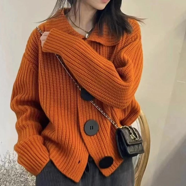 Cardigan Femme Douillet avec Gros Boutons et Col Classique Chic & Stil