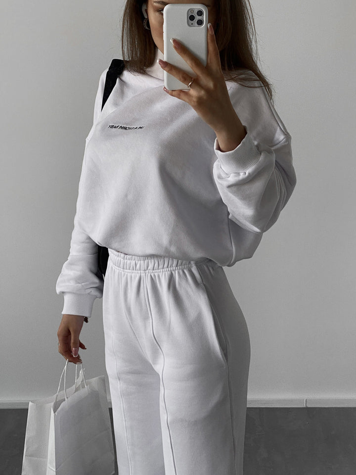 Ladies oversized comfortable sweat outfit with high collar and relaxed cuffs Lune London