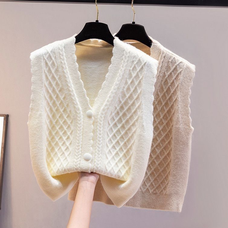 Gilet en tricot pour femmes avec motif de câble décoratif et détails de boutons Chic & Stil
