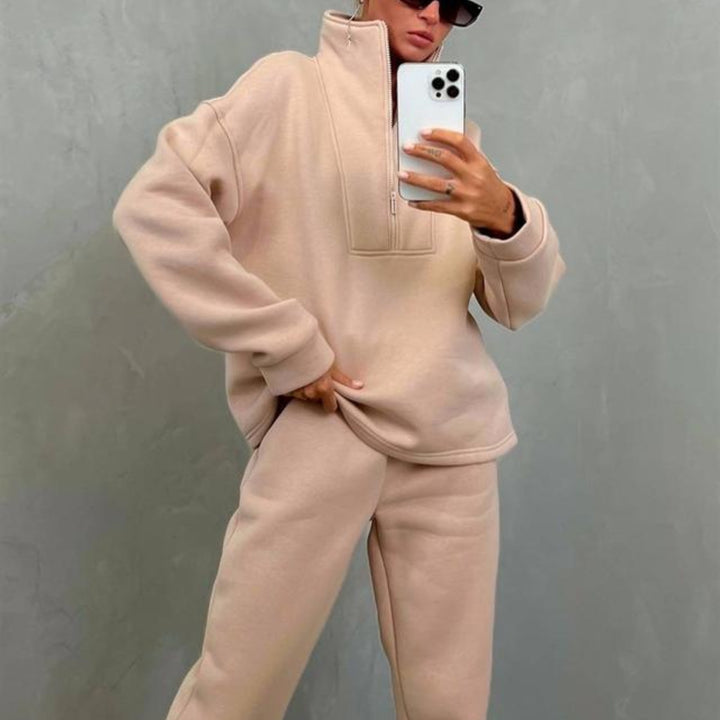Lune London women's sporty fleece sweatshirt set and high-neck jogging pants