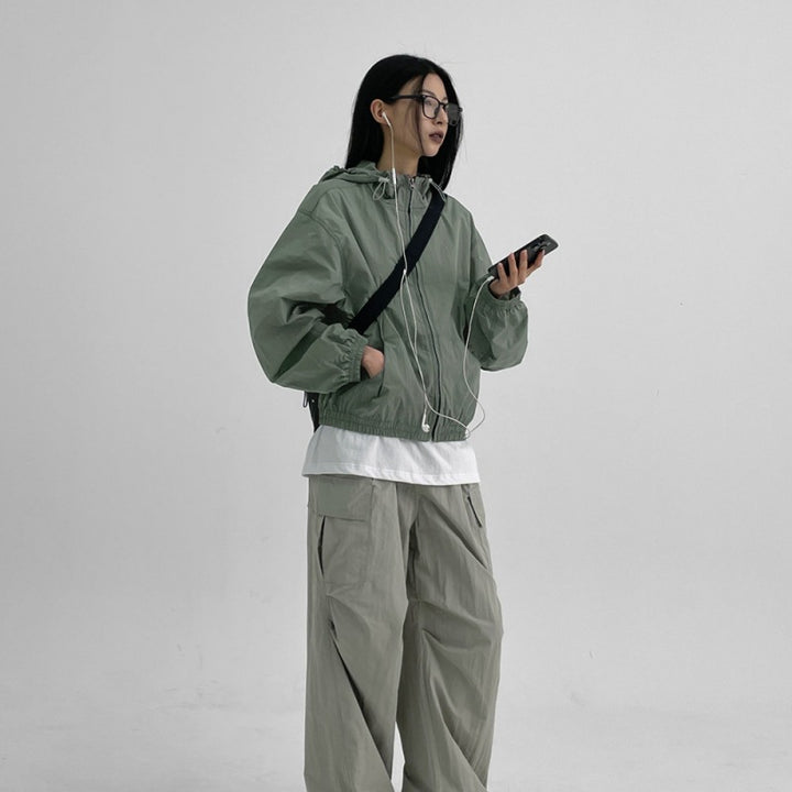 Veste légère à capuche pour femmes avec cordon de serrage ajustable Chic & Stil
