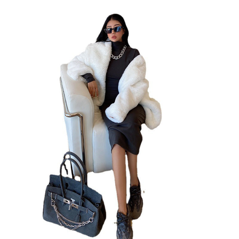 Ladies Short Fur Coat with Casual Cut Lune London