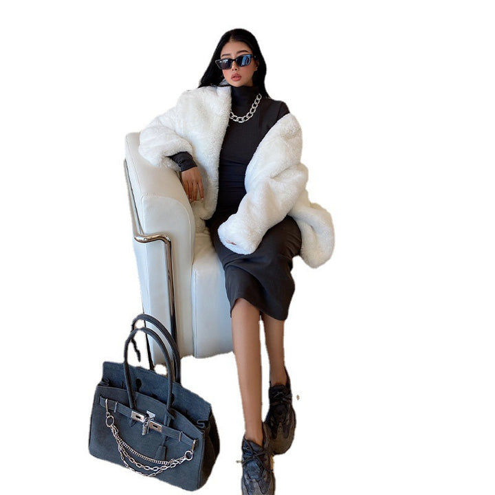 Ladies Short Fur Coat with Casual Cut Lune London