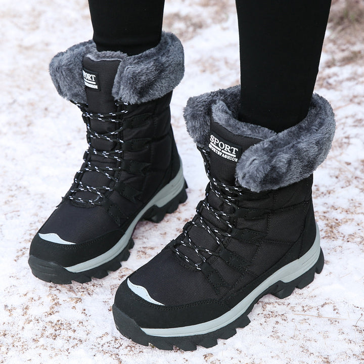 Insulated winter boots for women with a slip-resistant sole construction and a cozy inner lining Lune London