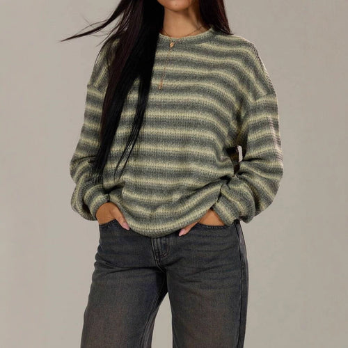 Pull en tricot confortable pour femmes avec un motif rayé tendance Chic & Stil