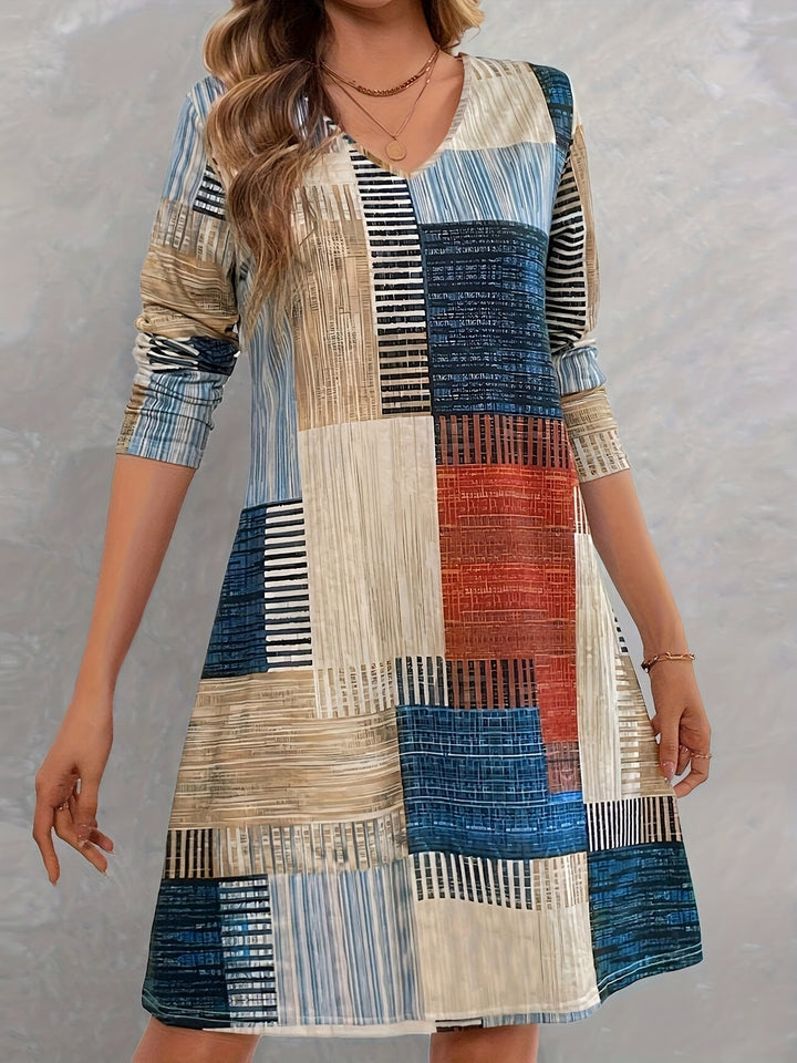 Casual dress for women with graphic pattern and loose fit Lune London