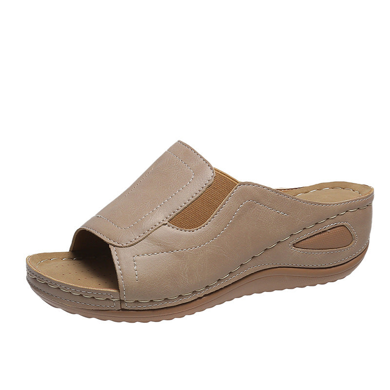 Comfortable women's clogs with elastic inserts and an anatomical sole Chic and Style