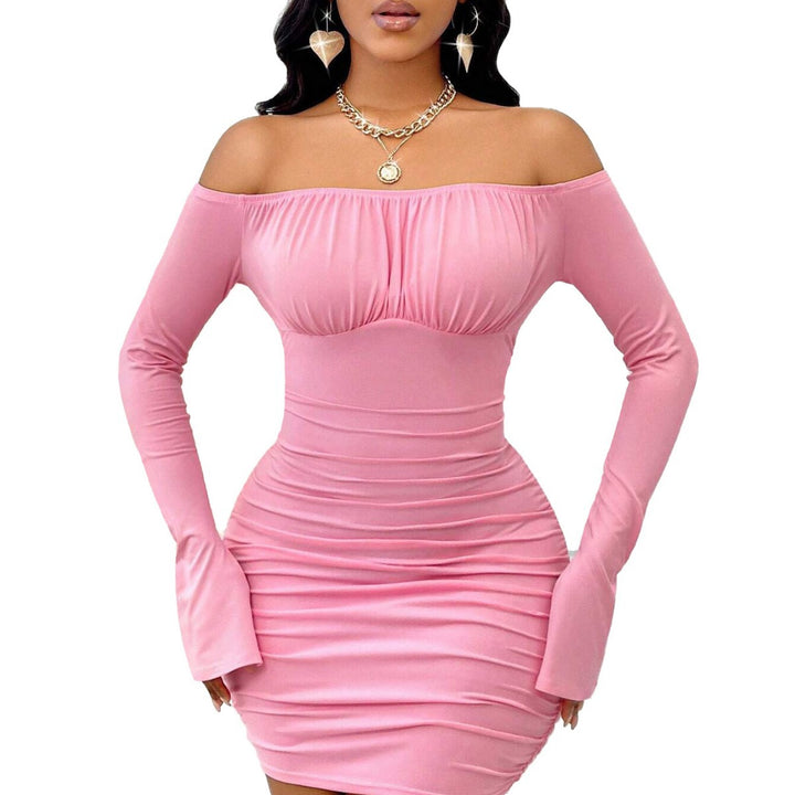 Robe mini femme à épaules dénudées avec détails en volants sophistiqués et silhouette flatteuse pour la figure Chic & Stil