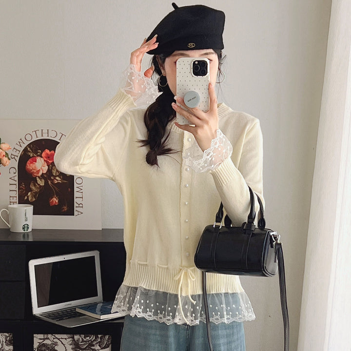 Cardigan pour femmes avec détails en volants et boutons décoratifs en perles Chic & Stil