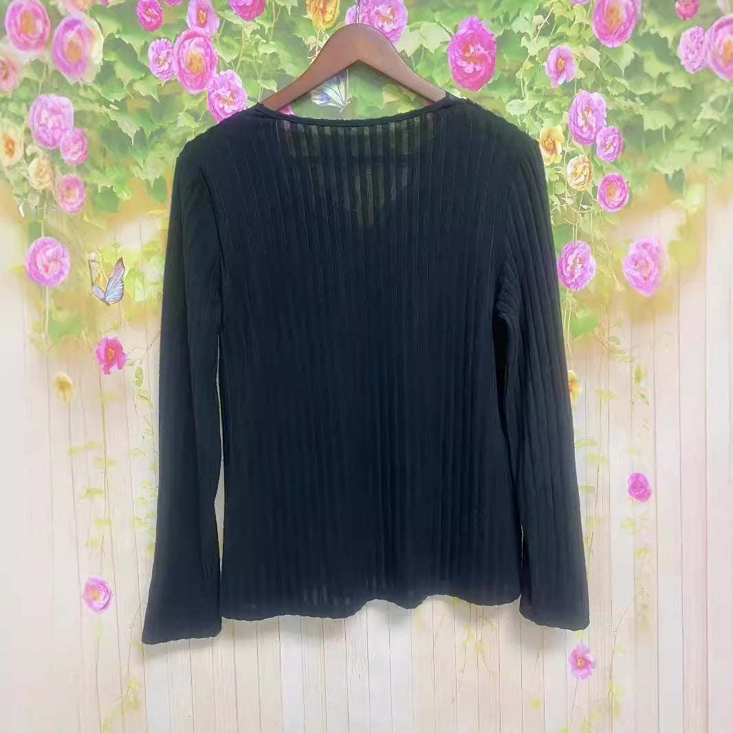 Long sleeve blouse for women with an elegant lace collar and a ribbed structure Lune London