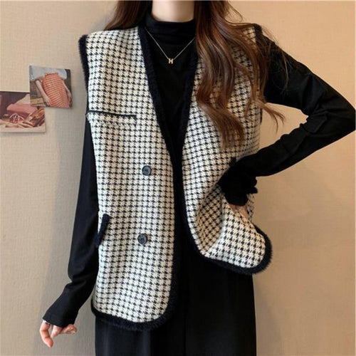 Ladies elegant knitted vest with checkered pattern Amarae