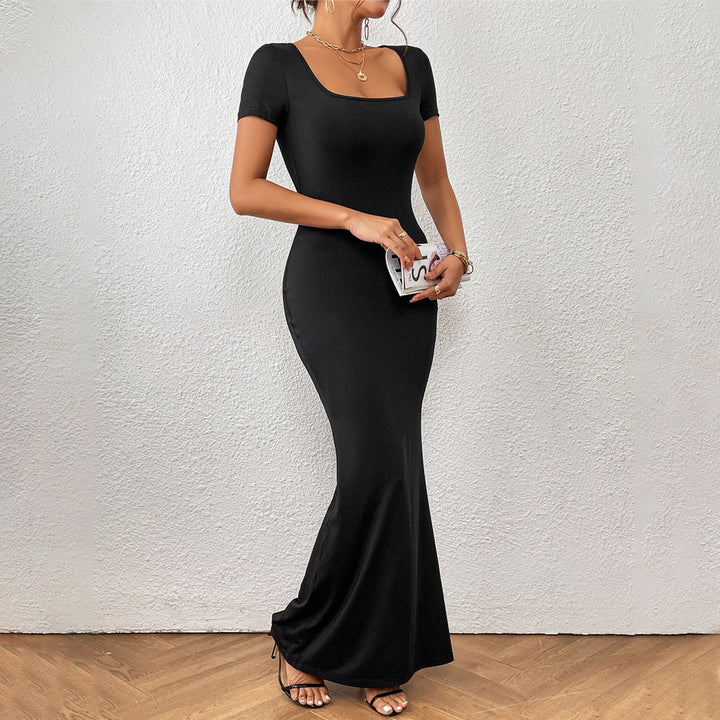 Robe maxi élégante pour femmes avec décolleté en U profond et coupe ajustée Chic & Stil