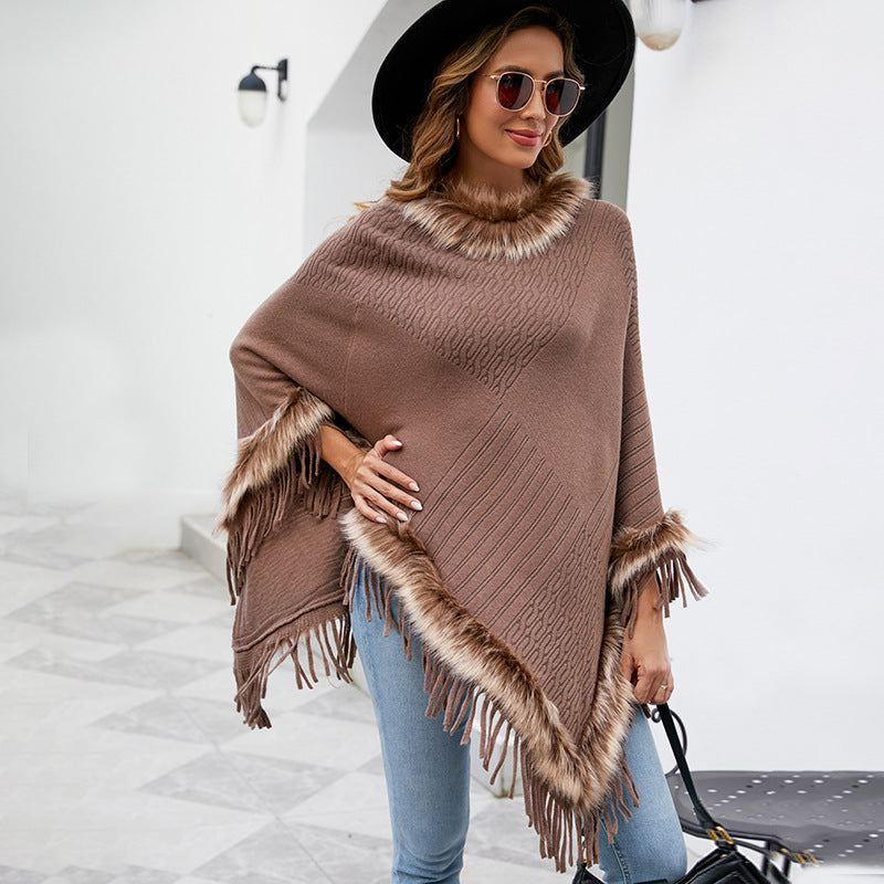 Ladies elegant poncho with luxurious faux fur collar and decadent fringes Lune London