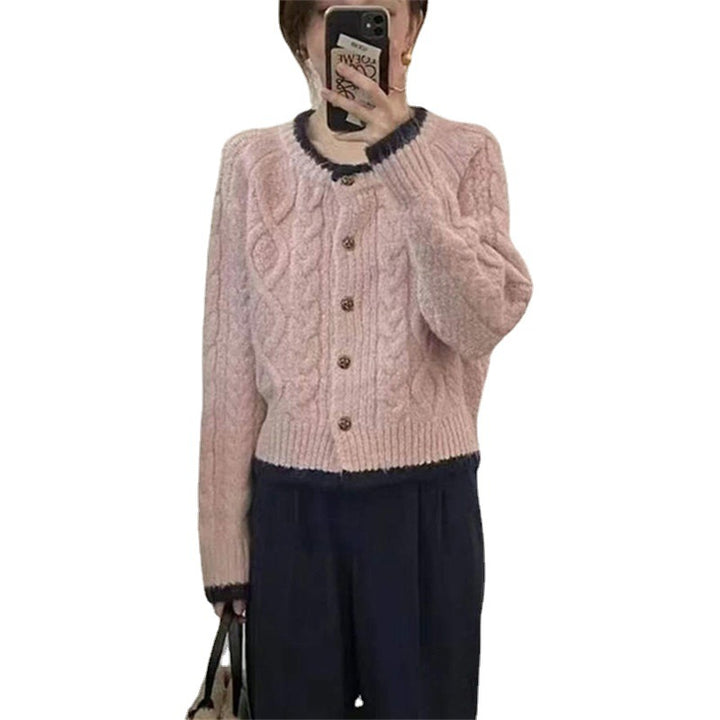 Cardigan féminin en tricot épais avec un élégant motif en torsades et des boutons décoratifs Chic & Stil