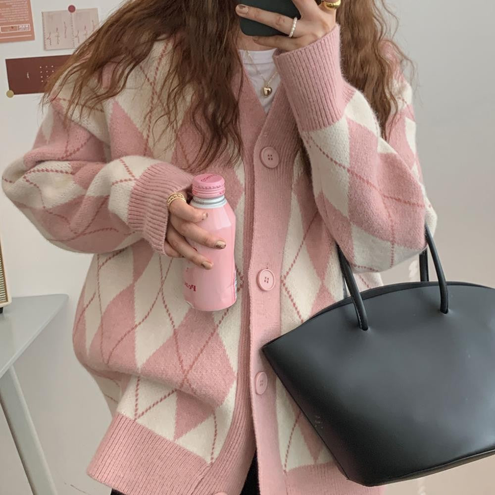 Chunky knit cardigan for women with modern diamond pattern and button closure Lune London