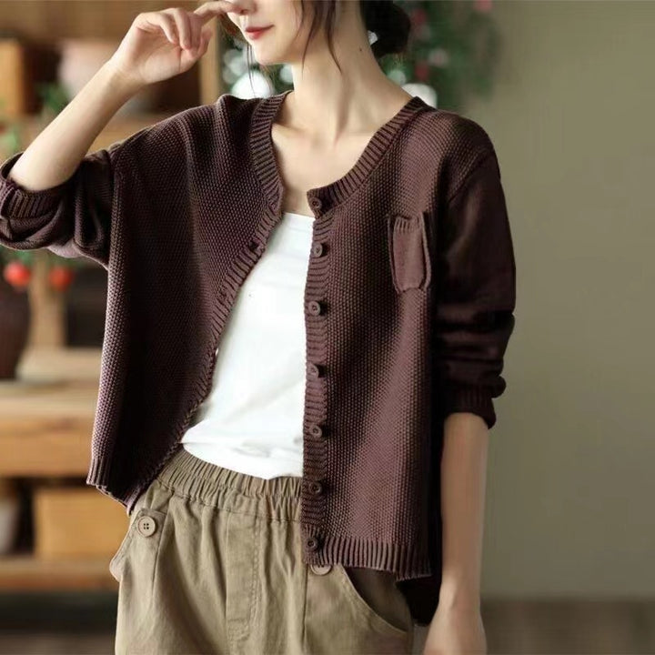 Cardigan en tricot léger pour femmes avec fermeture à boutons et poches pratiques Chic & Stil