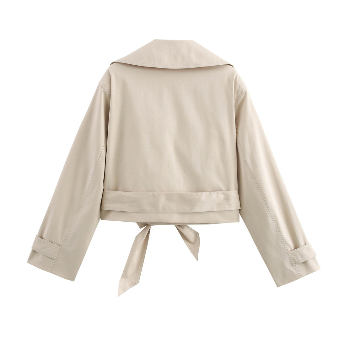 Short trench coat for women with an elegant waist and practical pockets Lune London
