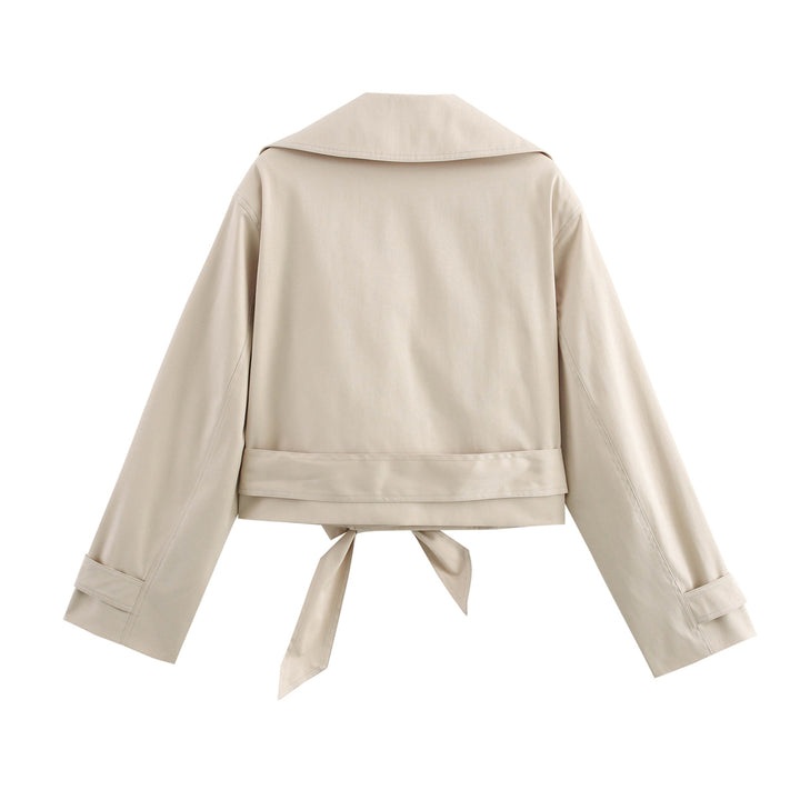 Short trench coat for women with an elegant waist and practical pockets Lune London