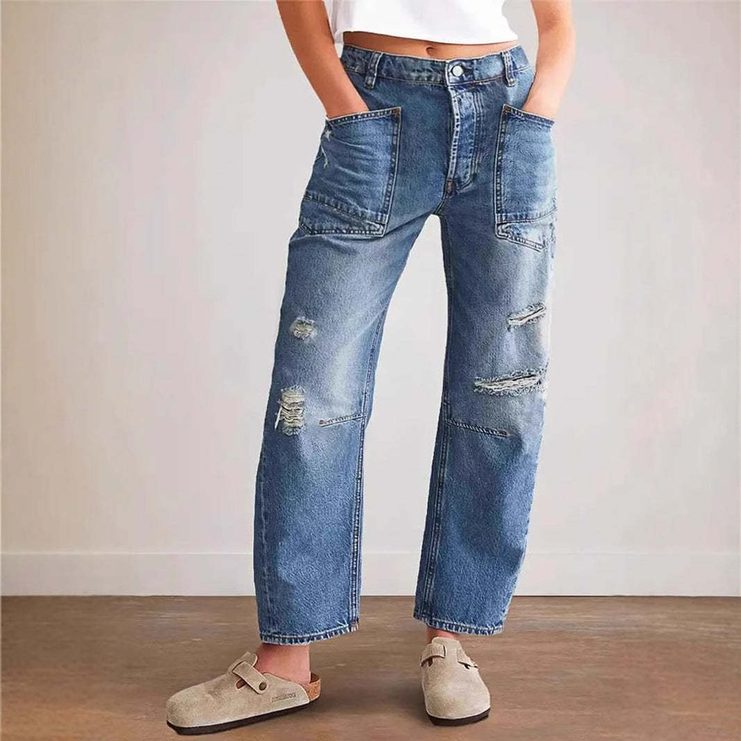 Vintage look baggy jeans for women with distressed details and cargo pockets Chic & Stil