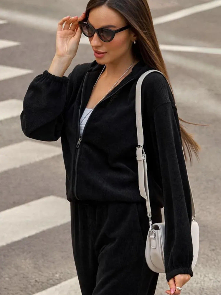 Cropped sweatshirt jacket for women with high collar and elastic waist Lune London