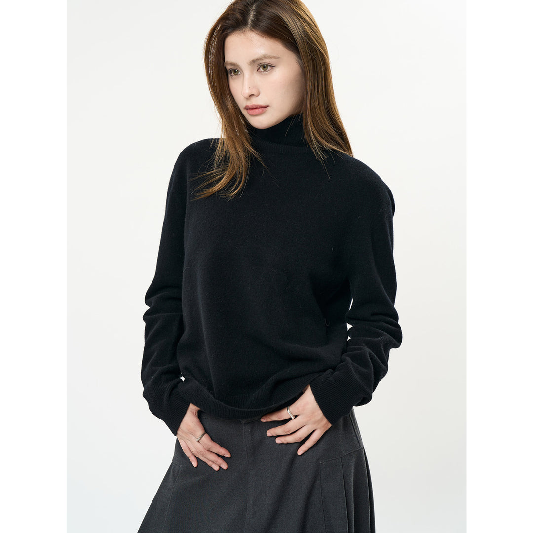 Women's Fine Cashmere-Style Rollneck Sweater with Relaxed Fit and Ribbed Cuffs Amarae