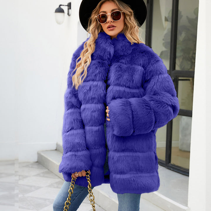Ladies parka in comfortable faux fur with wide collar and soft details Lune London