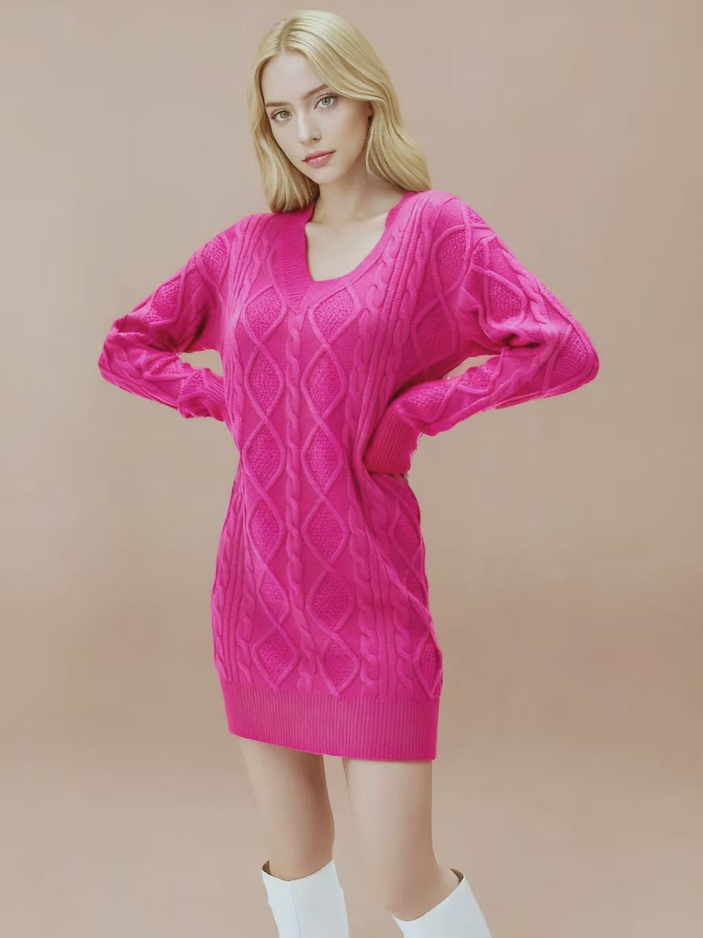 Robe tricotée pour femmes avec décolleté en V profond et design structuré Chic & Stil