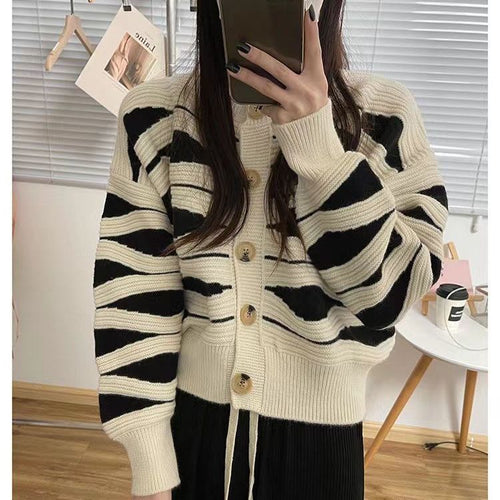 Blazer en tricot ample pour femmes avec motif grossier et fermeture à boutons Chic & Stil