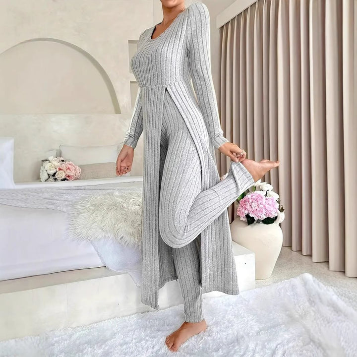Elegant Women's Maxi Jumpsuit with hypersensitive structure and chic side slits and style