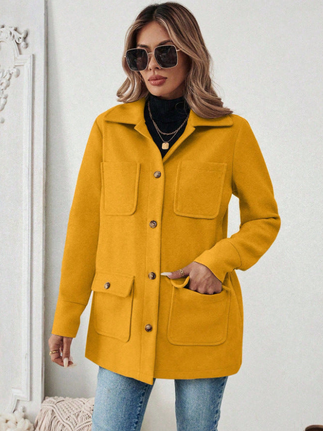 Trendy utility jacket for women with large pockets and golden print Lune London