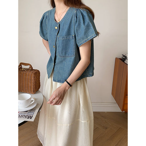 Women's casual denim jacket with voluminous sleeves and practical pockets Chic & Stil