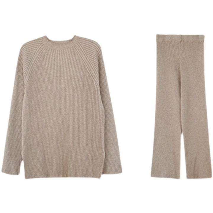 Women's knit set with a loose fit and a chic and stylish design