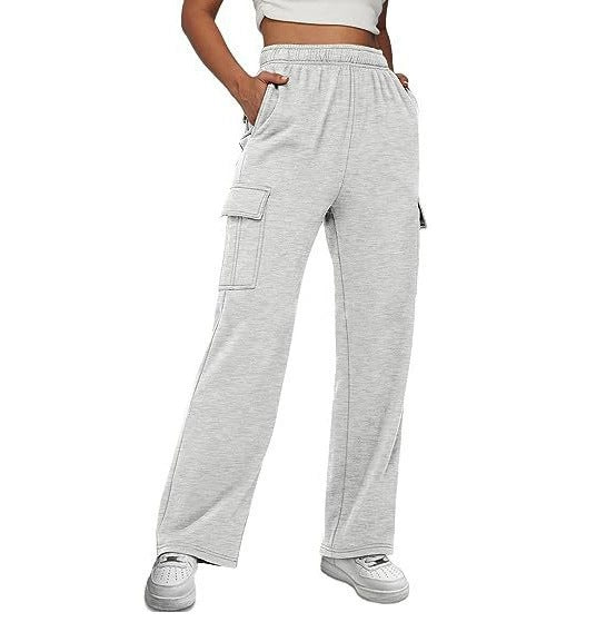 Versatile cargo pants for women with elastic waistband and numerous pockets Lune London
