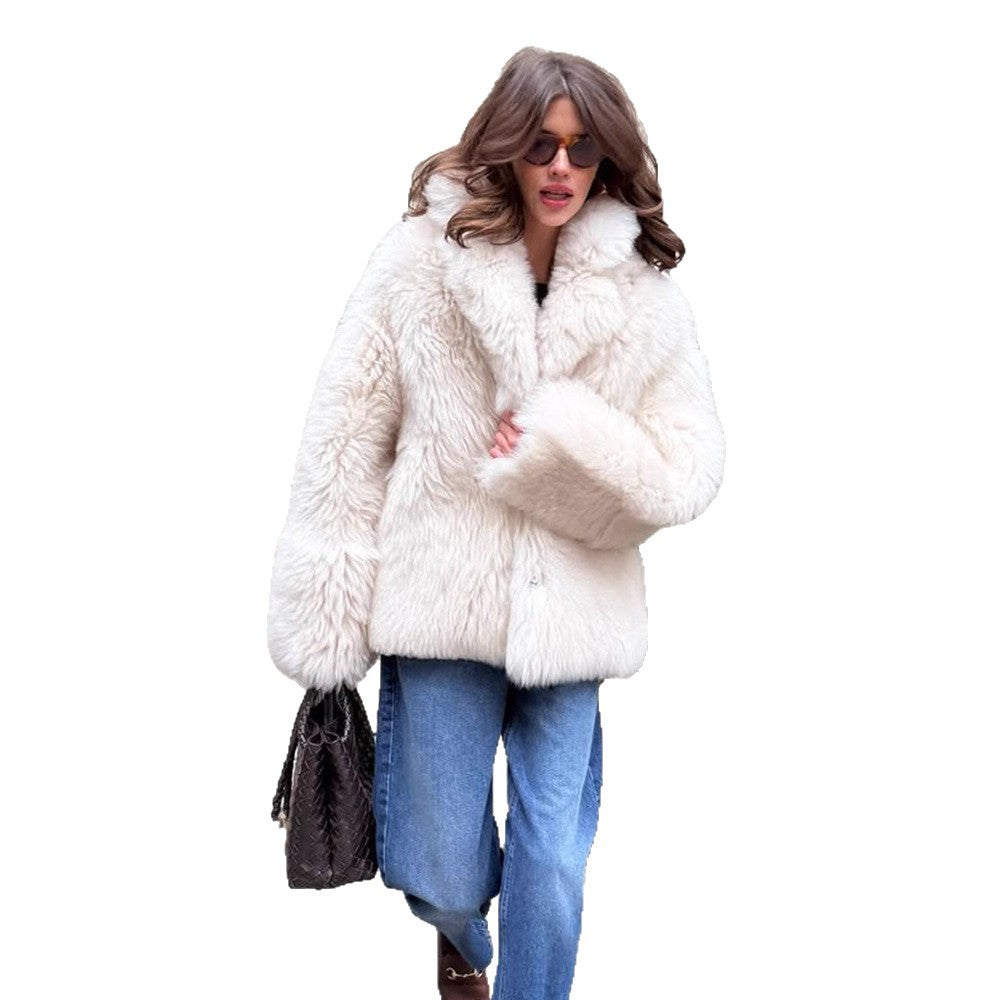 Women's short coat made of voluminous faux fur with a rounded shawl collar and boxy silhouette Amarae