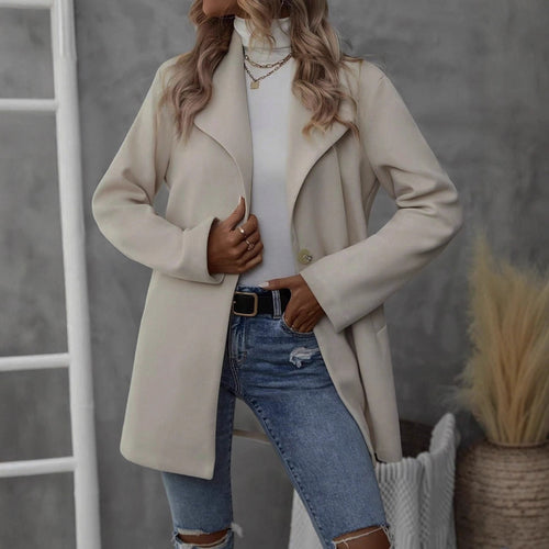 Veste féminine moderne de transition avec grand revers et fermeture à bouton Chic & Stil