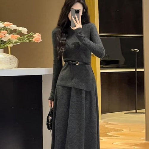 Robe en tricot élégante pour femmes avec ourlet asymétrique et ceinture Chic & Stil