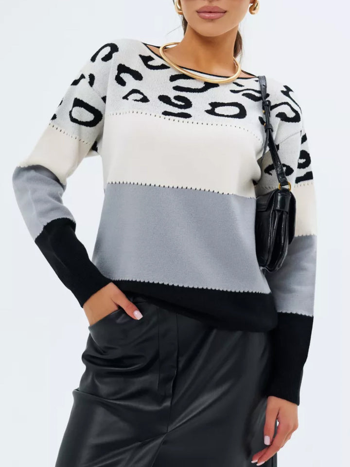 Chic and stylish oversized sweater for women with leopard print