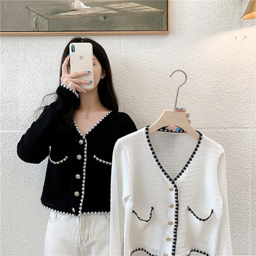 Ladies fashionable cardigan with contrasting details and button placket Chic & Stil
