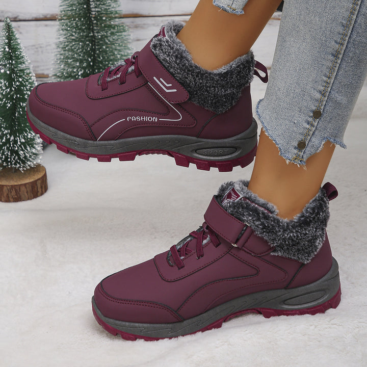 Women's winter boots with warm lining and non-slip sole Lune London