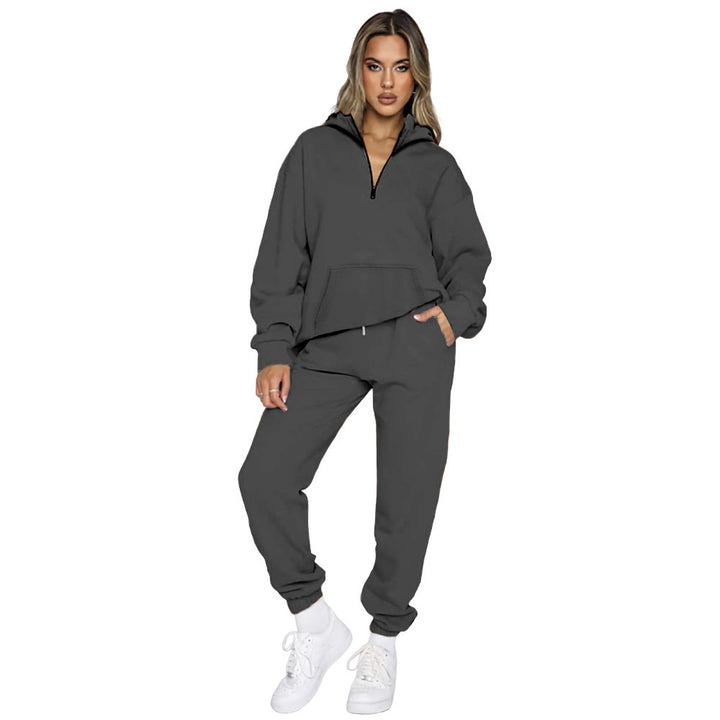 Ladies comfortable two-piece tracksuit with half-zip and practical pockets Lune London