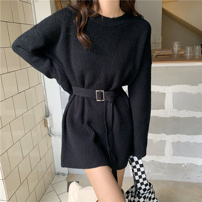 Robe tricotée pour femmes avec ceinture à la taille et fine structure en côtes Chic & Stil