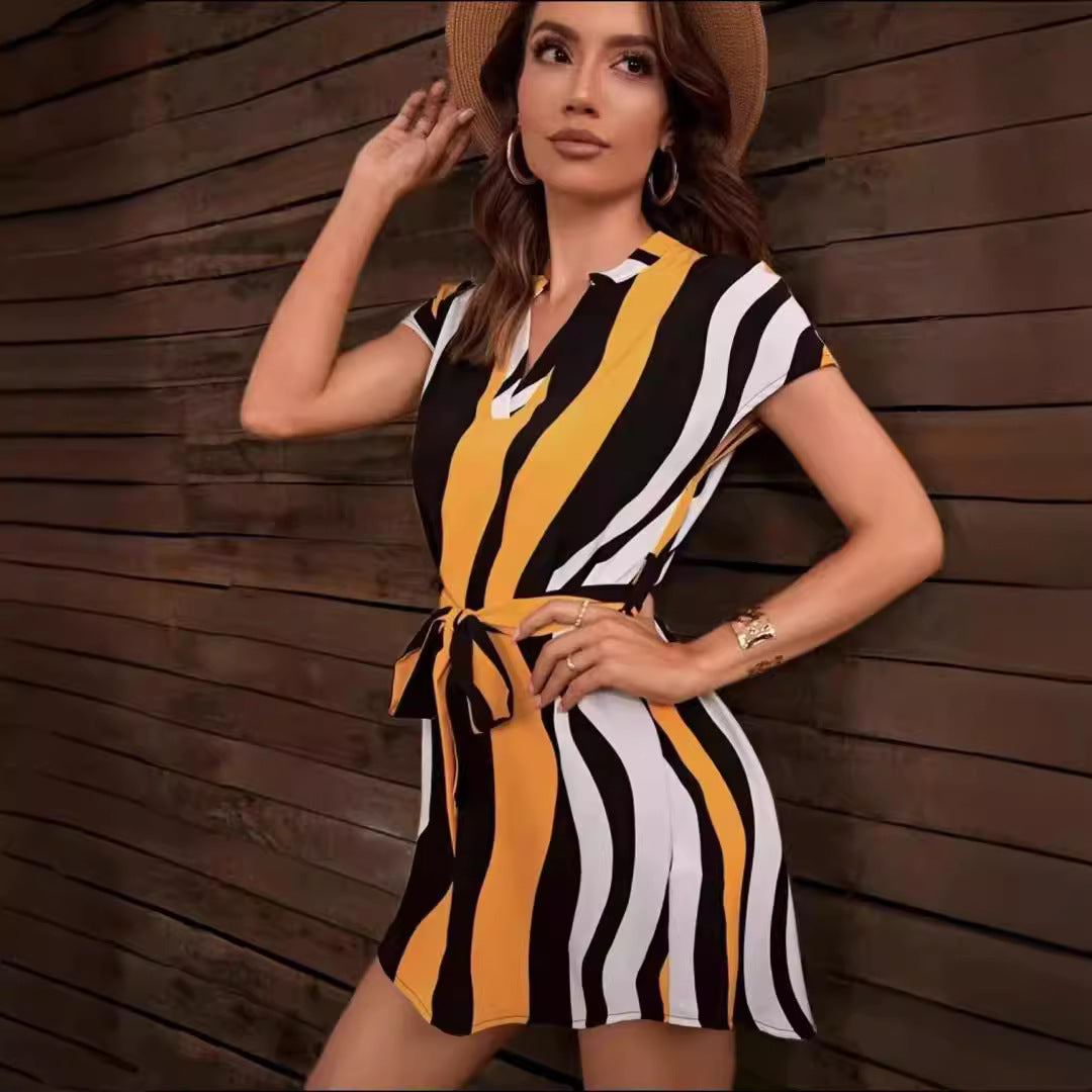 Women Elegant short dress with short sleeves and tie belt Lune London