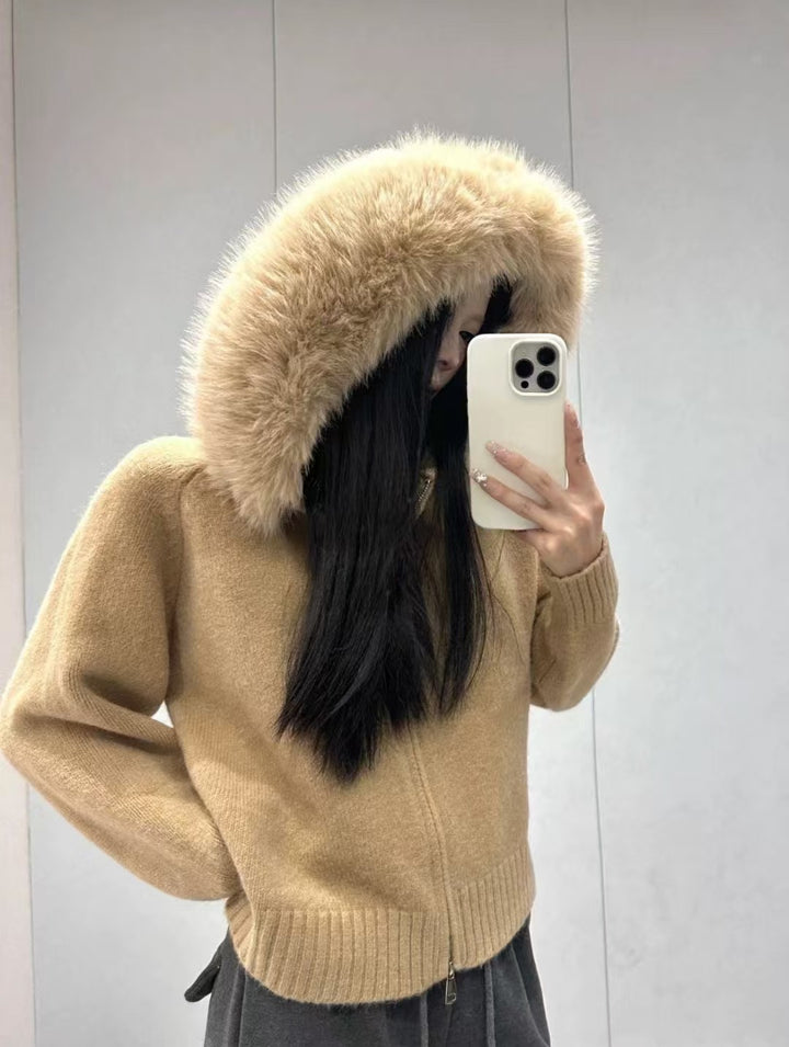 Women cozy knit vest with luxurious fur collar and zipper Lune London