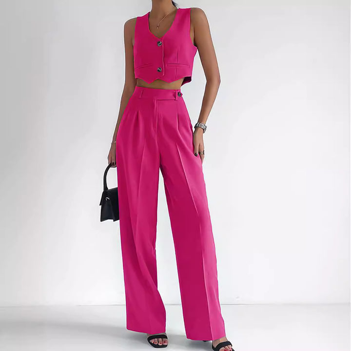 Women's trendy two-piece set with mid-calf pants and modern crop top Lune London