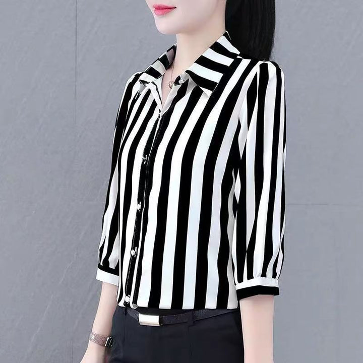 Blouse rayée pour femmes avec coupe à la mode Chic & Stil