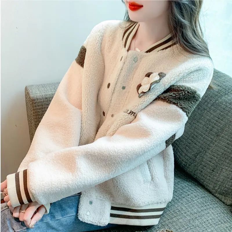 Veste universitaire pour femme élégante et chaude avec fermeture à boutons et décor floral Chic & Stil